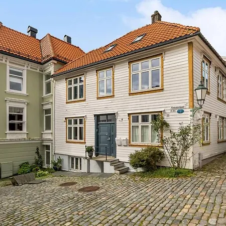 Dinbnb I Historical Two-floor With Rooftop Panorama I 1645 Heritage * Bergen