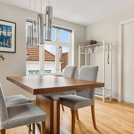 Dinbnb I Historical Two-floor With Rooftop Panorama I 1645 Heritage * Bergen
