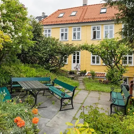 Apartment Dinbnb I Historical Two-floor With Rooftop Panorama I 1645 Heritage *