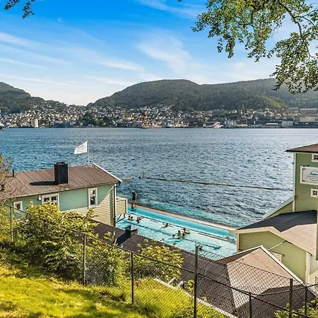 Dinbnb I Historical Two-floor With Rooftop Panorama I 1645 Heritage Bergen