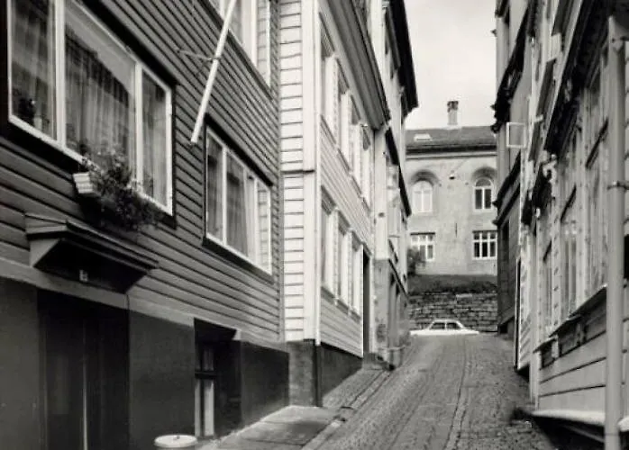 Dinbnb I Historical Two-floor With Rooftop Panorama I 1645 Heritage Bergen
