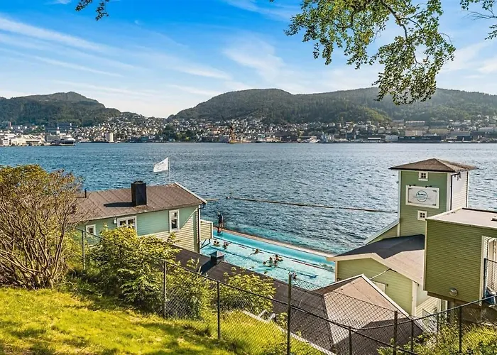 Dinbnb I Historical Two-floor With Rooftop Panorama I 1645 Heritage Bergen